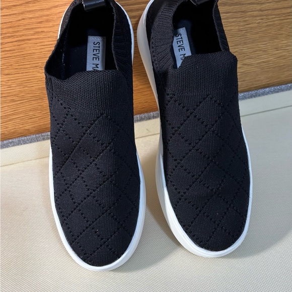 Steve Madden Bequilt sneaker slip on loafer stretch sock shoe - Picture 2 of 9